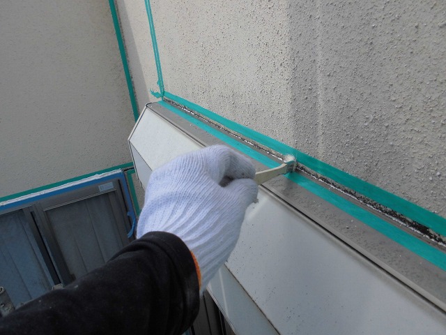 マスキングテープで養生してプライマー塗布